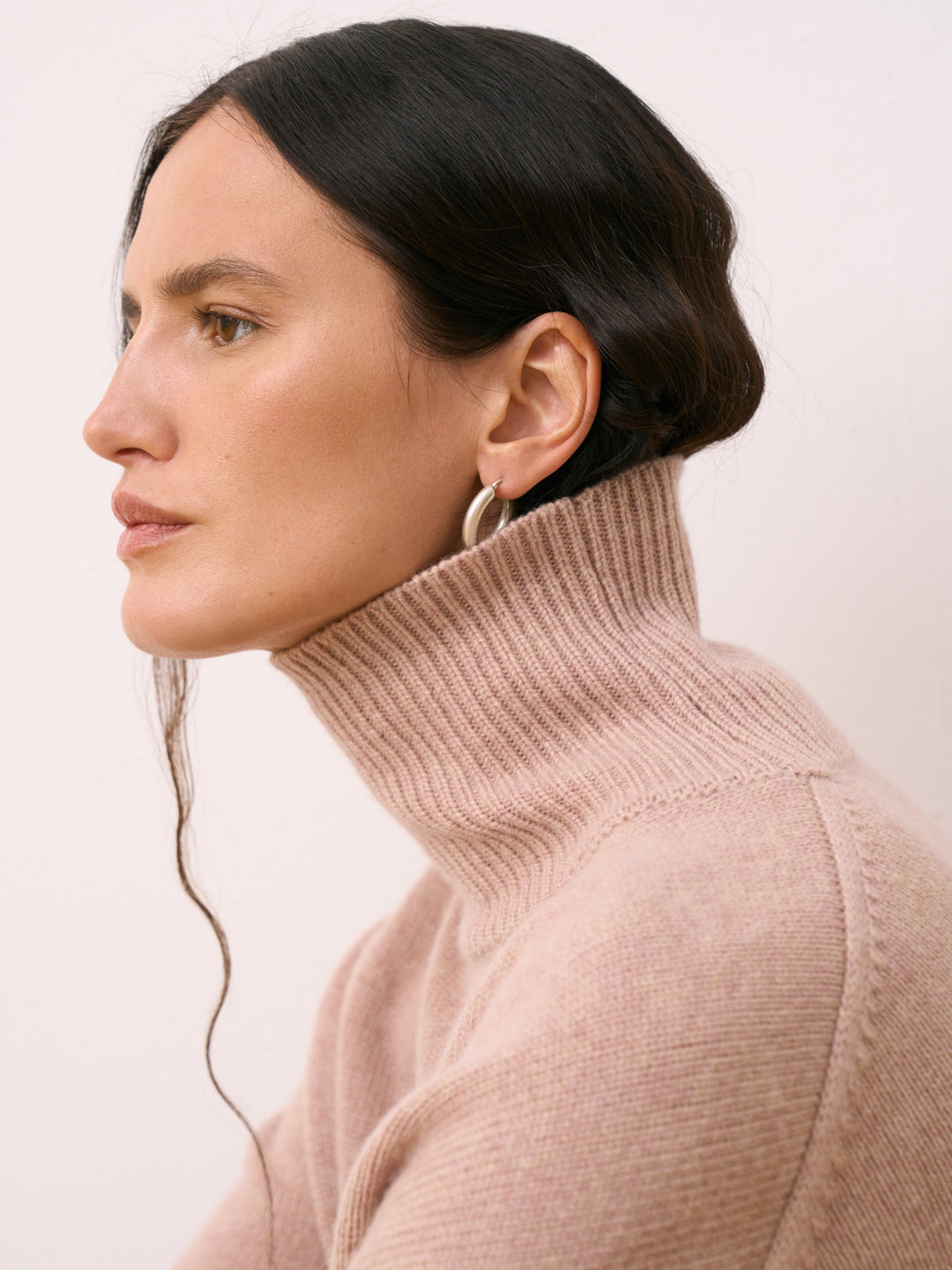 turtleneck cashmere sweater in light pink