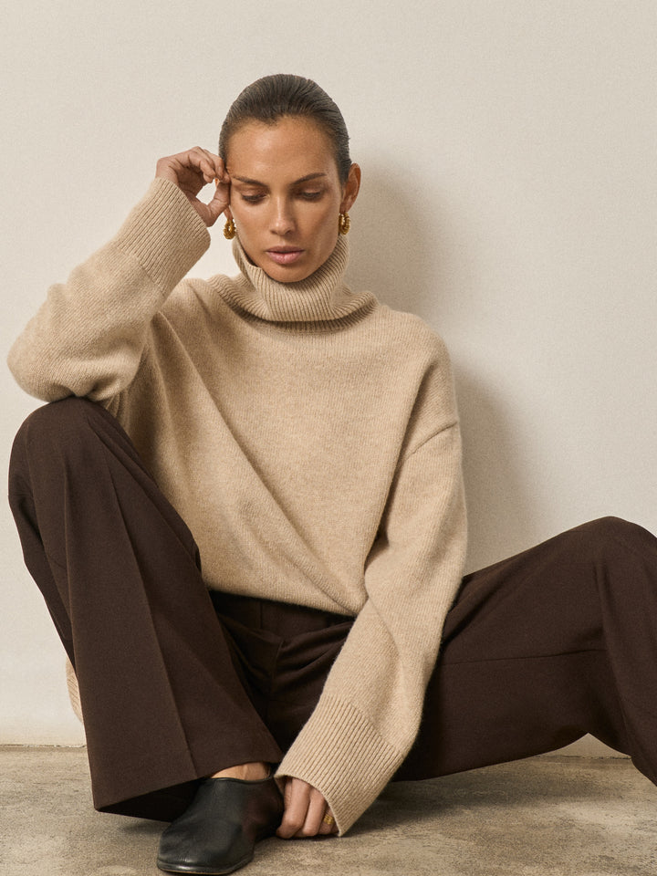 Women - Loose fit - High collar - Wool - Cashmere - Sweater - Beige