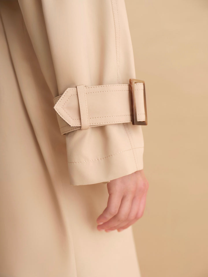 British raincoat (beige)