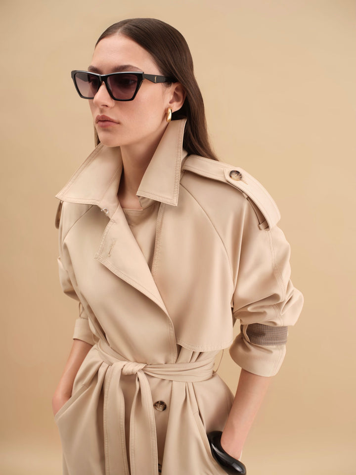 British raincoat (beige)