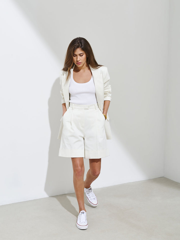 cotton - shorts - women - mini length - pleats - pockets - white