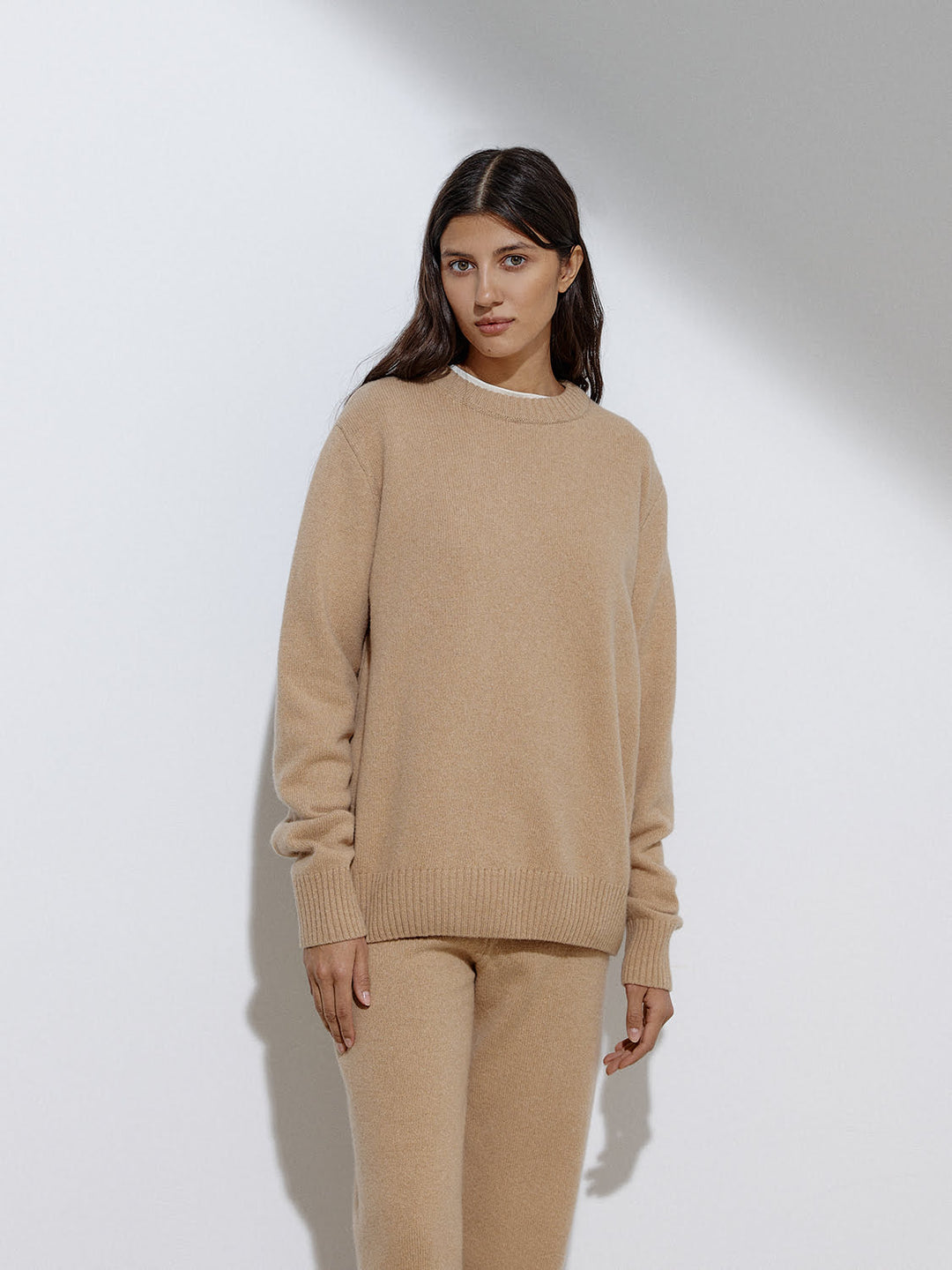 cashmere - merino  straight fit and round-neck sweater  in caramel