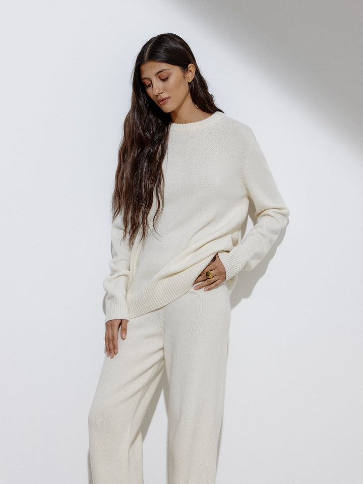Cashmere - Wool -Sweater with Straight fit and Round neckline in Milk