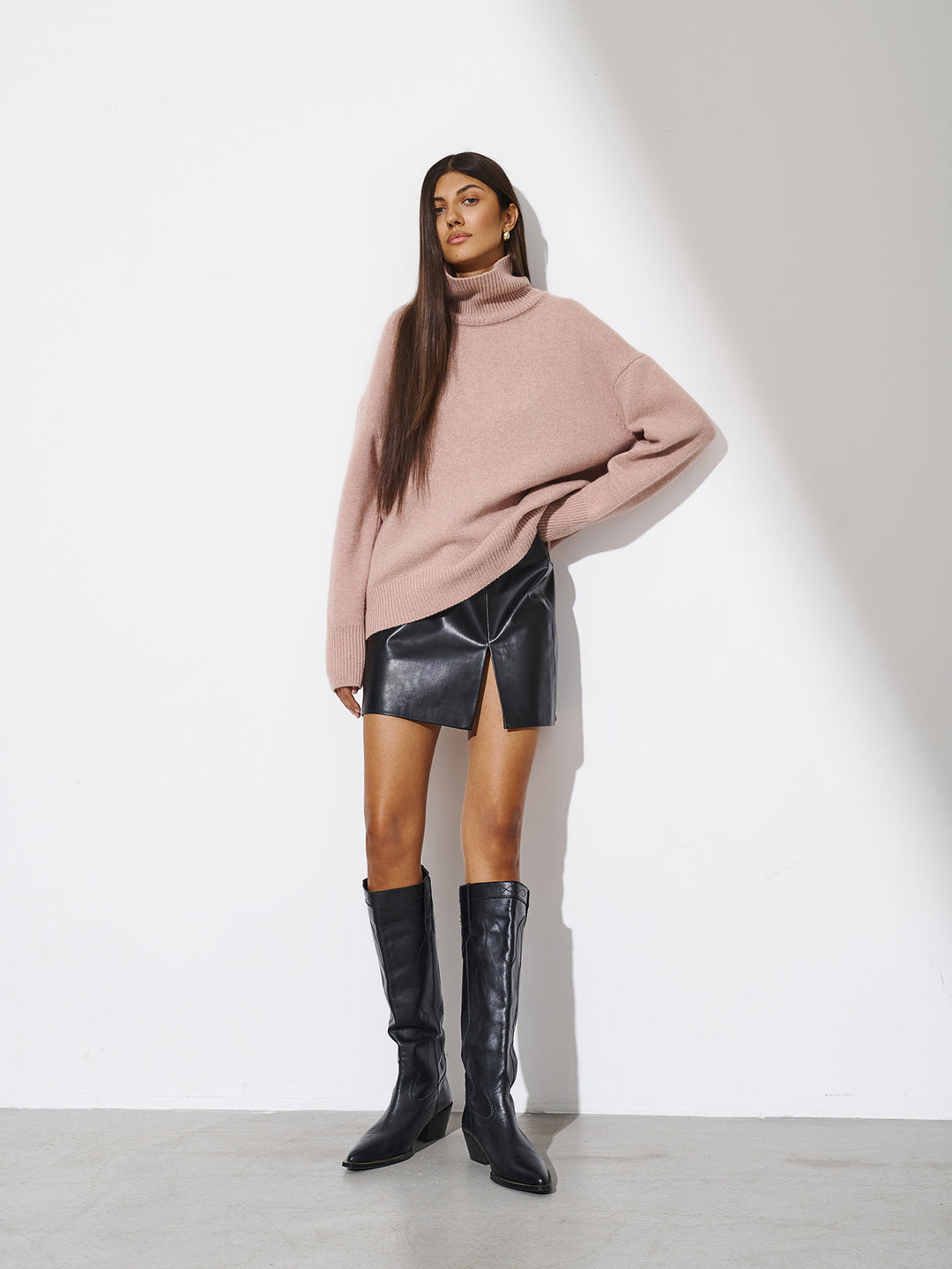 Lora turtleneck 100% cashmere sweater (light pink)